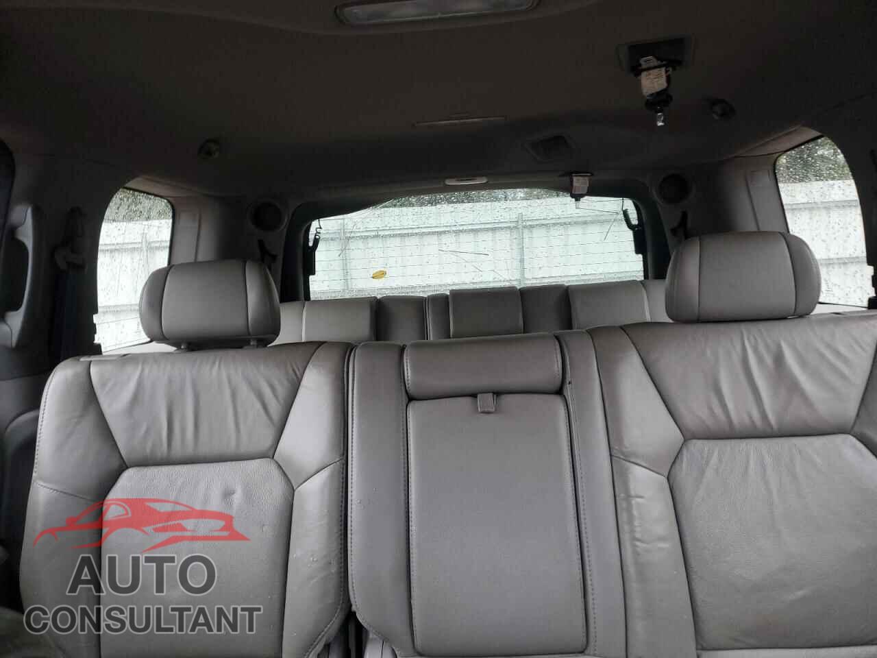 HONDA PILOT 2011 - 5FNYF4H76BB068642