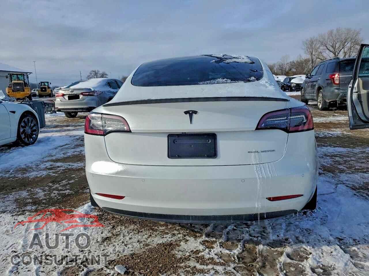 TESLA MODEL 3 2021 - 5YJ3E1EB6MF993011