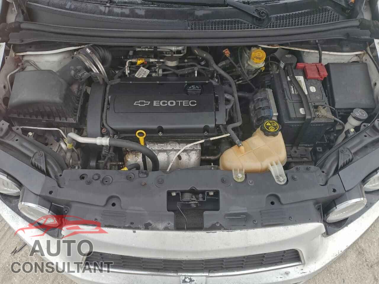 CHEVROLET SONIC 2013 - 1G1JA5SH8D4100968