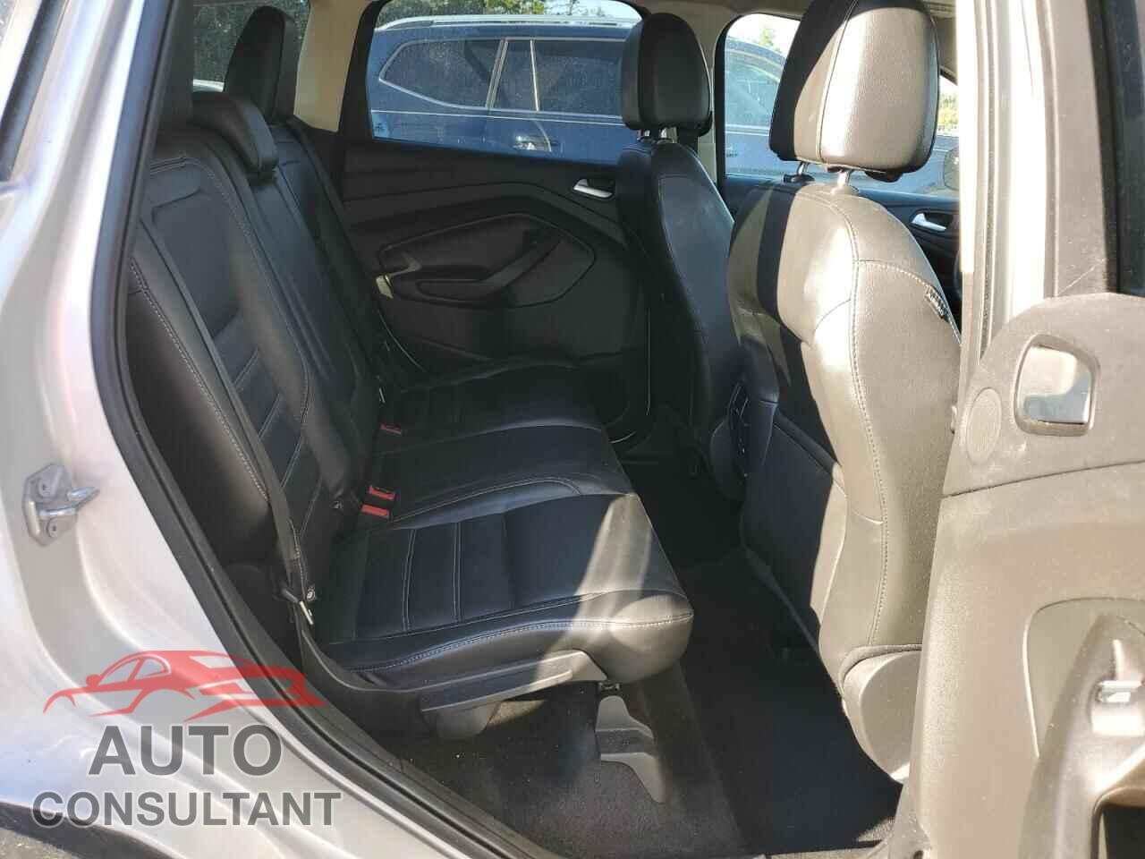 FORD ESCAPE 2017 - 1FMCU0G99HUB64997