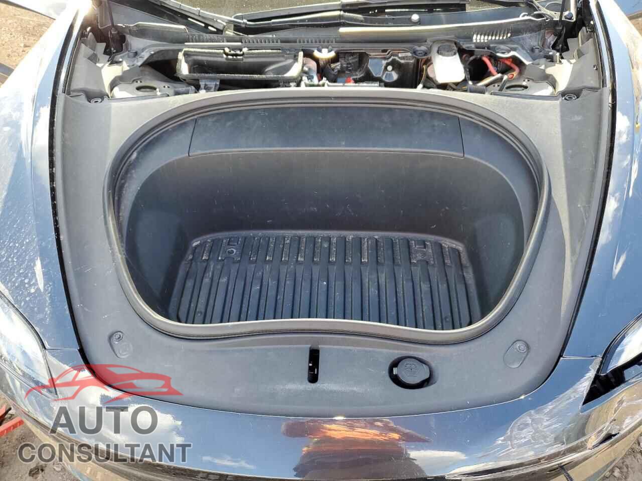 TESLA MODEL 3 2024 - 5YJ3E1EB9RF716943