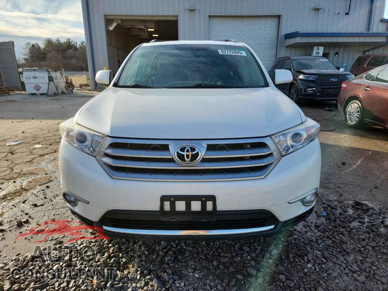 TOYOTA HIGHLANDER 2013 - 5TDBK3EH7DS274284