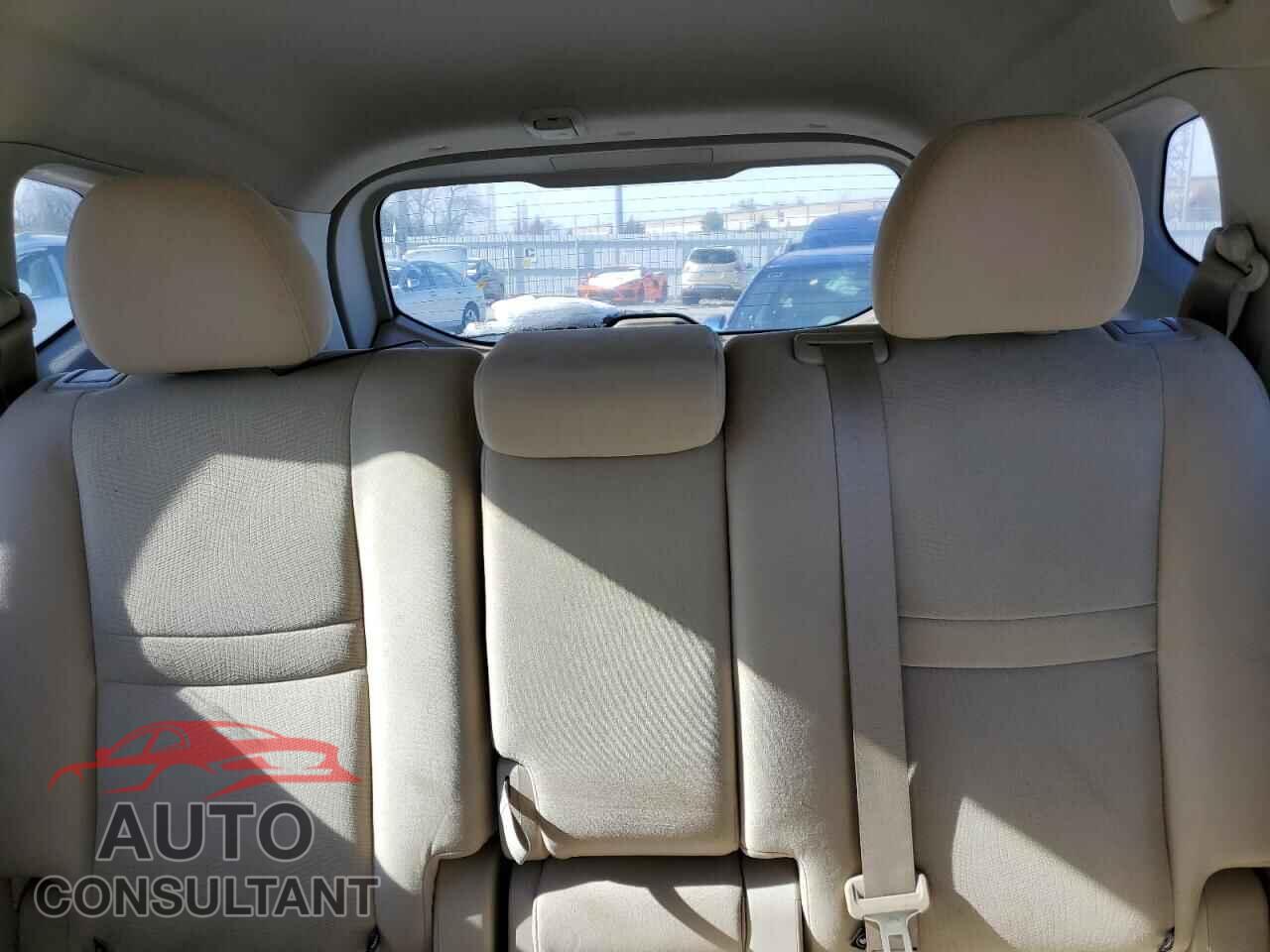 NISSAN ROGUE 2015 - KNMAT2MT1FP553249