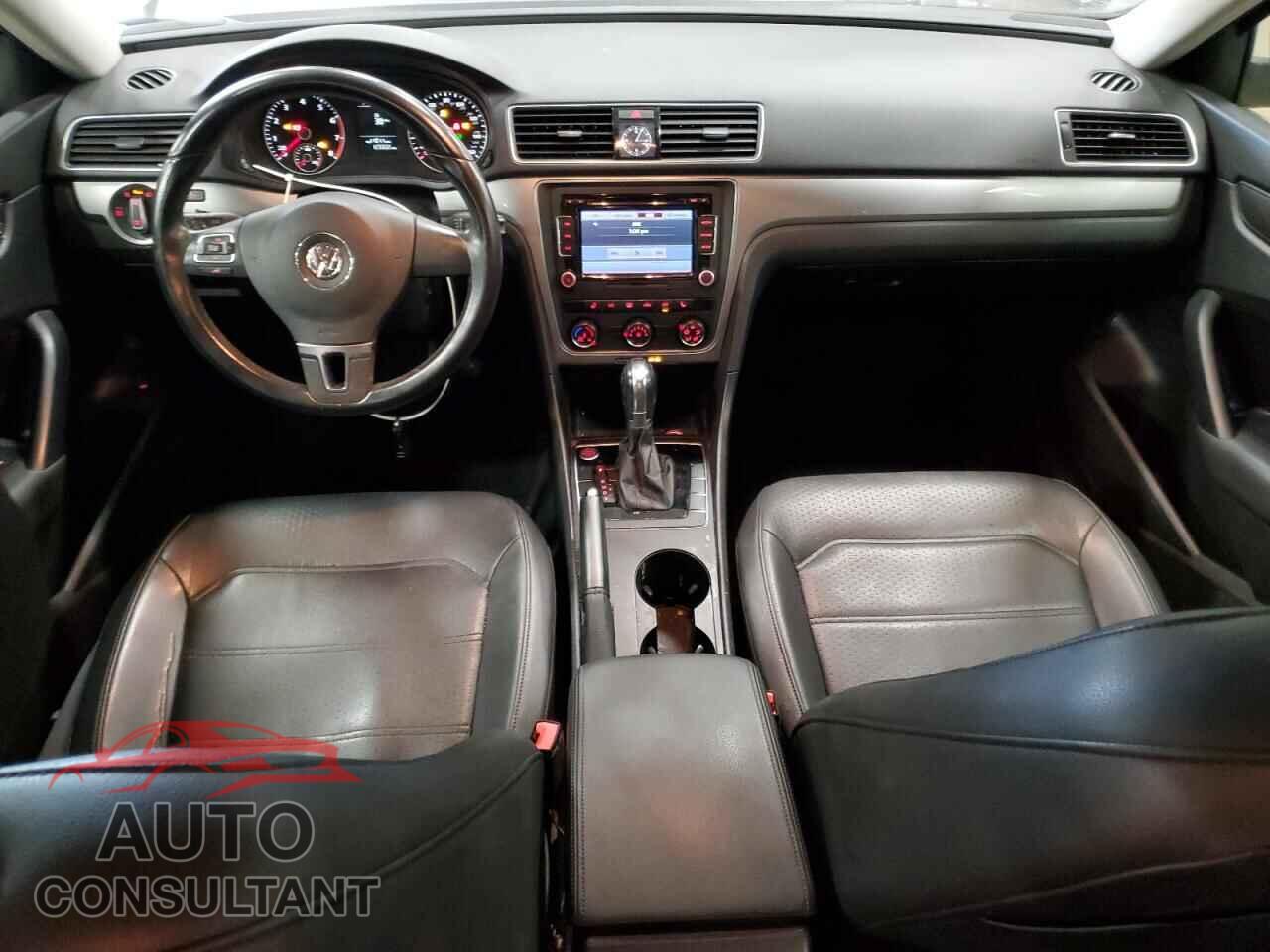 VOLKSWAGEN PASSAT 2015 - 1VWAT7A30FC117837