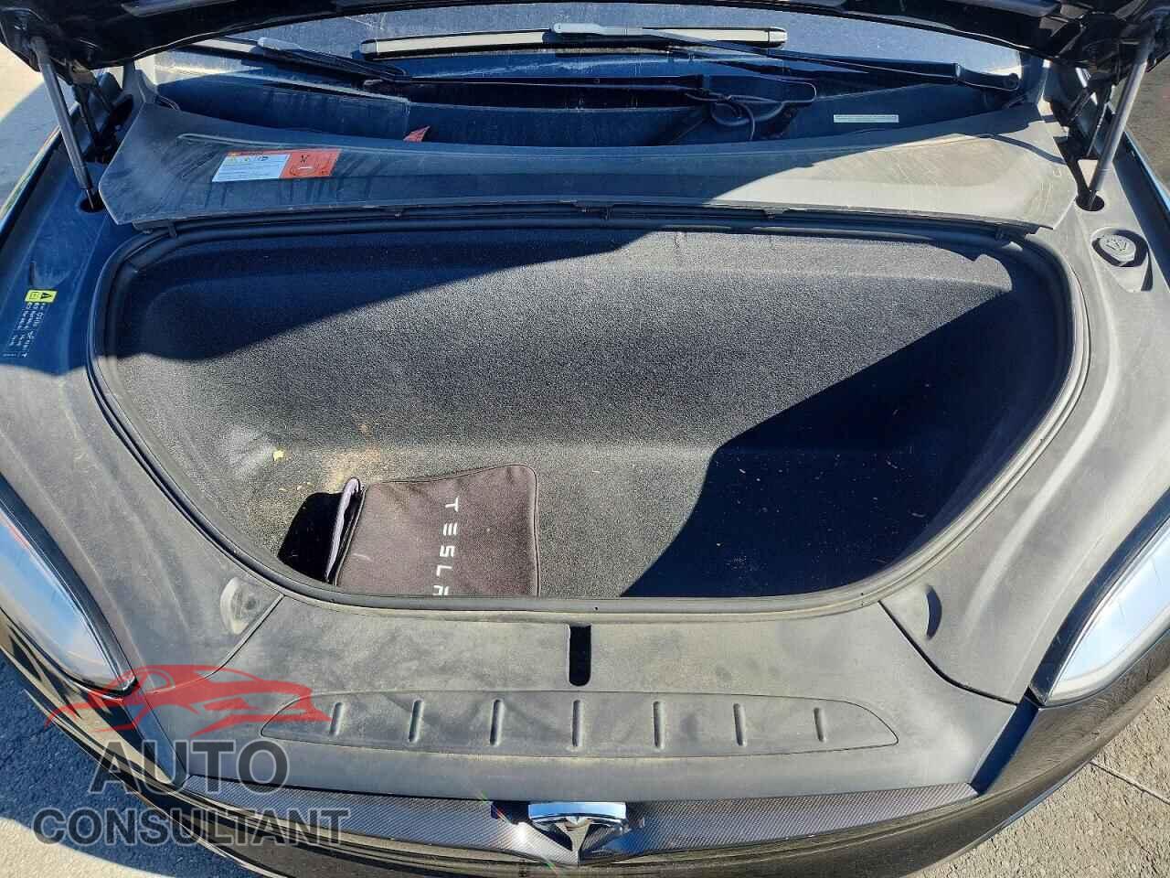 TESLA MODEL X 2018 - 5YJXCBE21JF103880