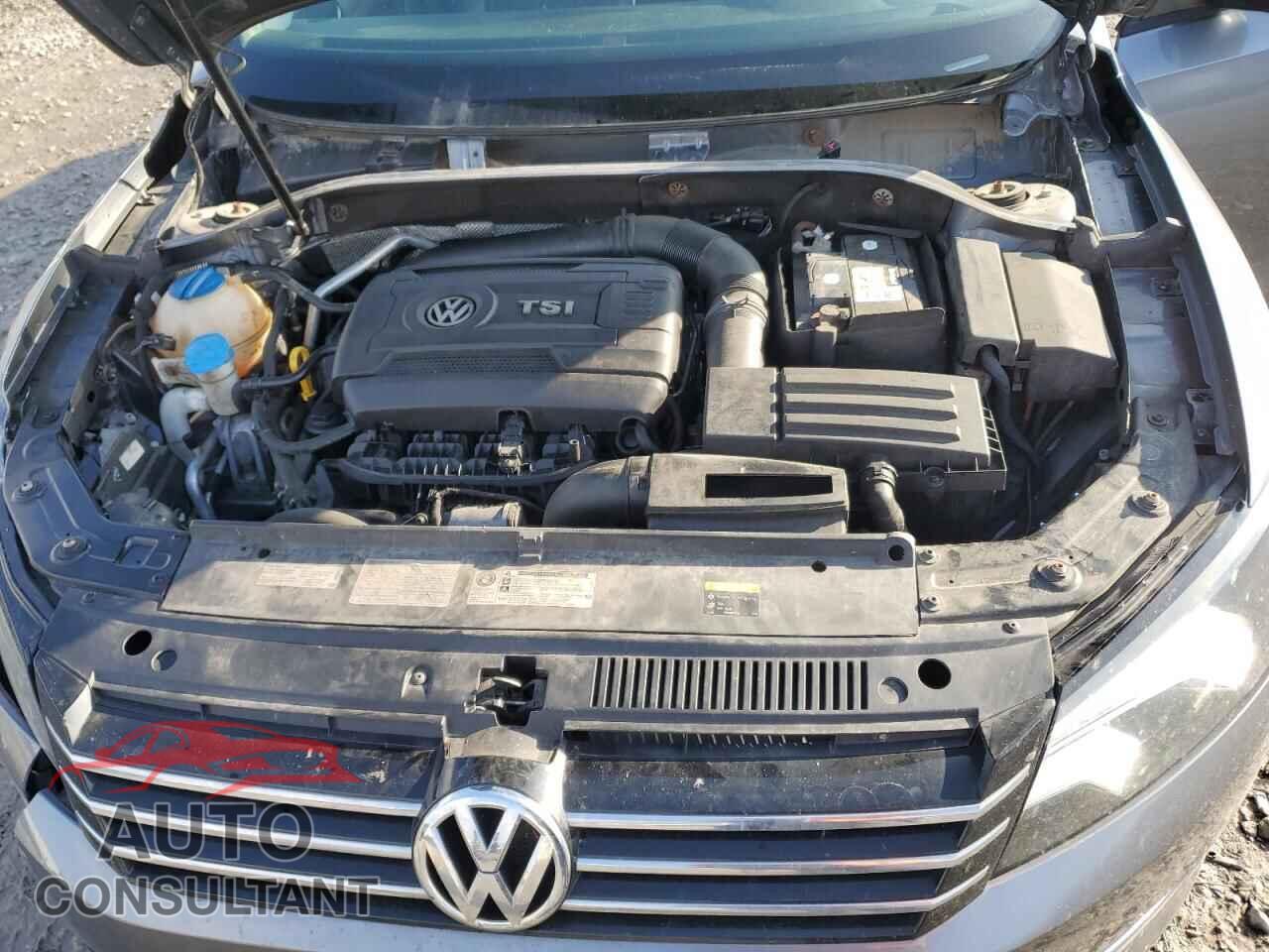 VOLKSWAGEN PASSAT 2015 - 1VWAT7A33FC011561
