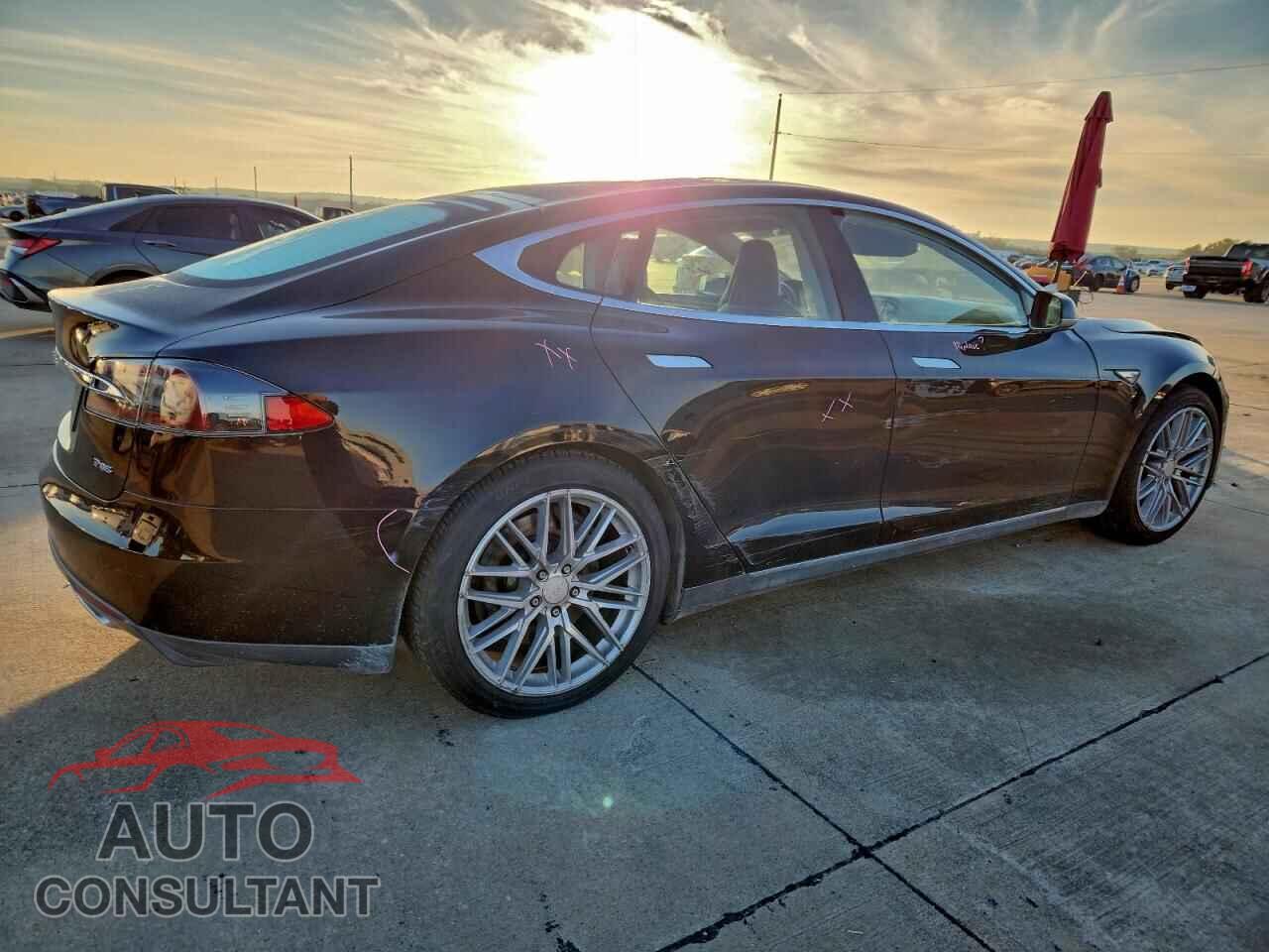 TESLA MODEL S 2013 - 5YJSA1DP8DFP05235