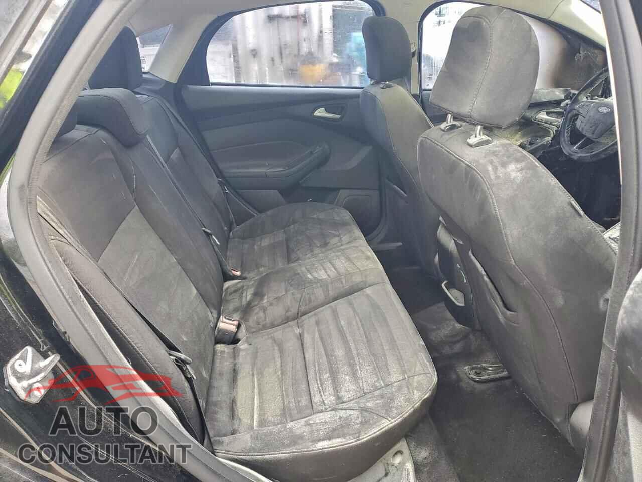 FORD FOCUS 2015 - 1FADP3F29FL292266