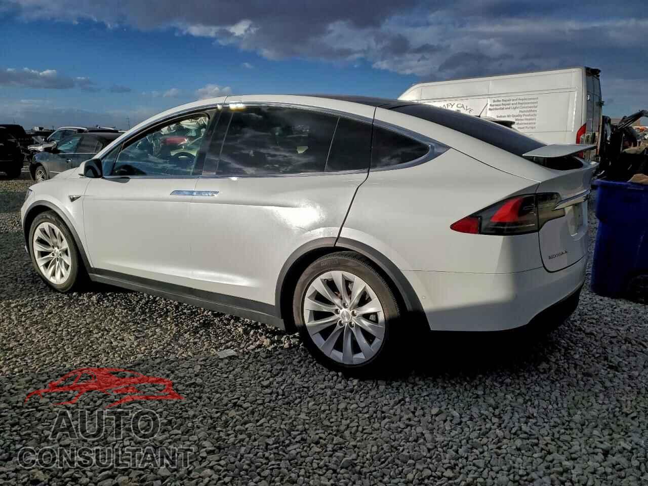 TESLA MODEL X 2017 - 5YJXCDE27HF041584