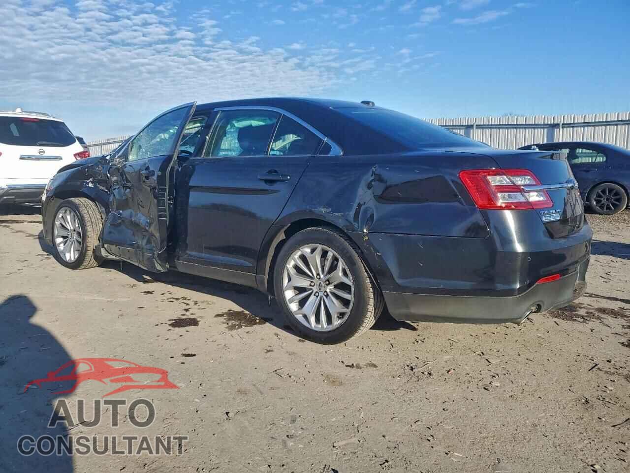 FORD TAURUS 2018 - 1FAHP2F85JG130054