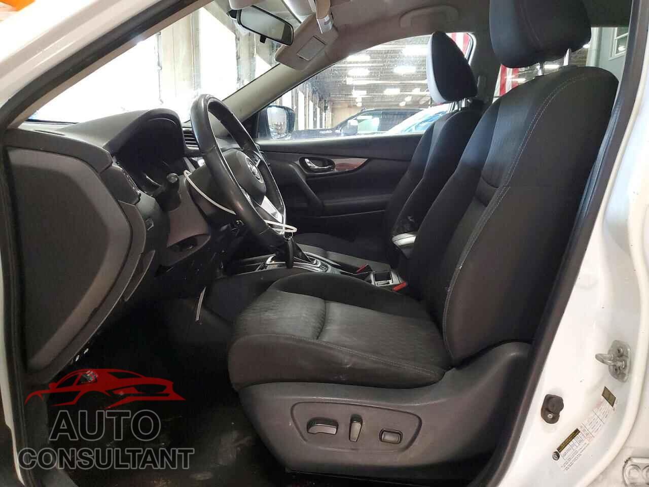 NISSAN ROGUE 2017 - KNMAT2MV1HP522927