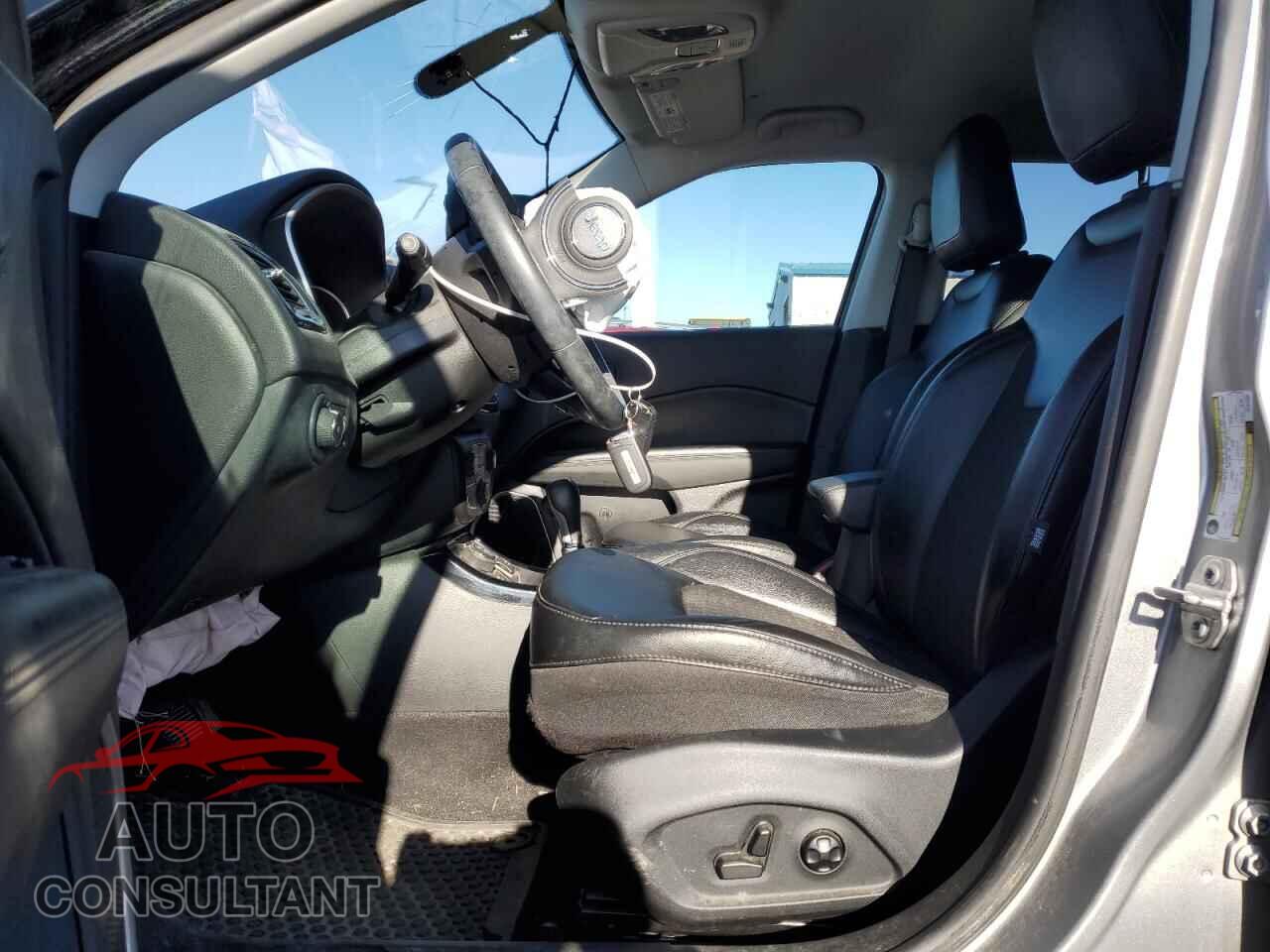 JEEP COMPASS 2018 - 3C4NJDBB2JT401806
