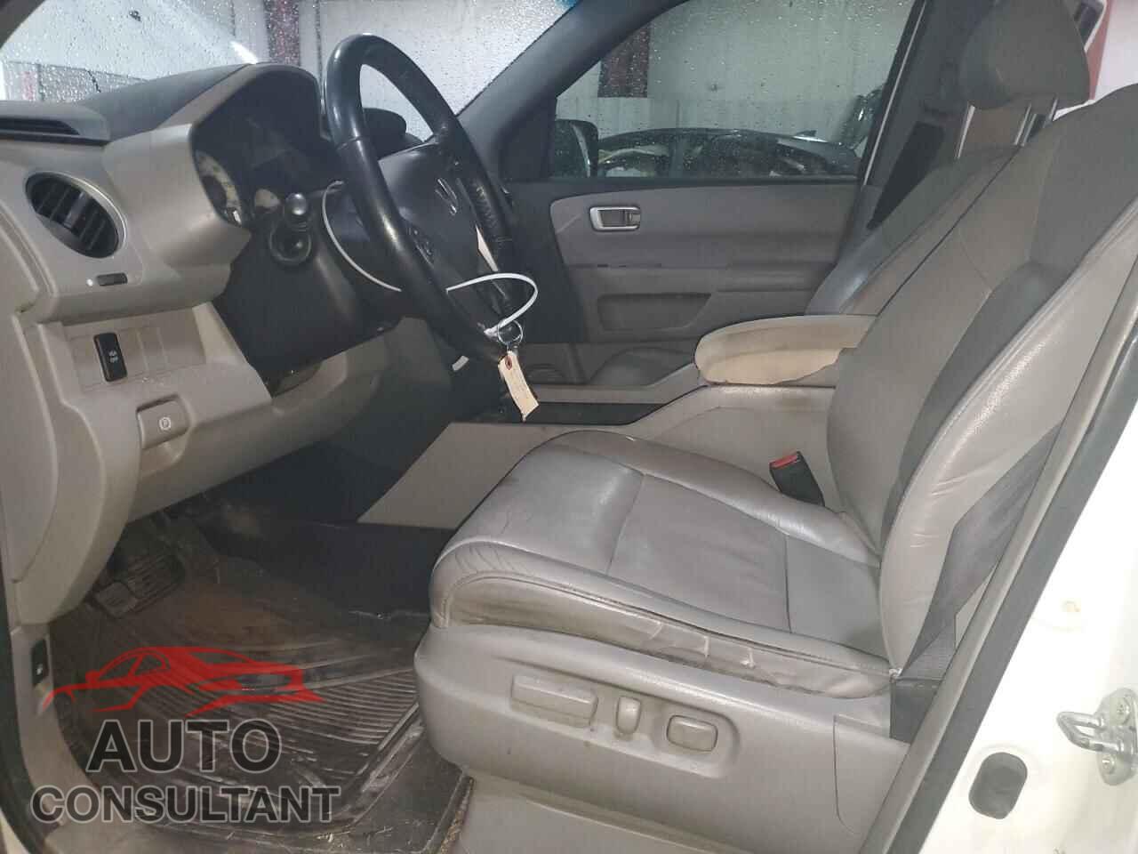 HONDA PILOT 2011 - 5FNYF4H65BB009752