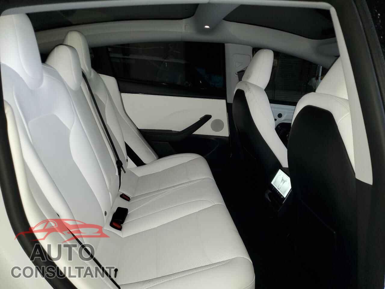 TESLA MODEL 3 2025 - 5YJ3E1EA0SF012837