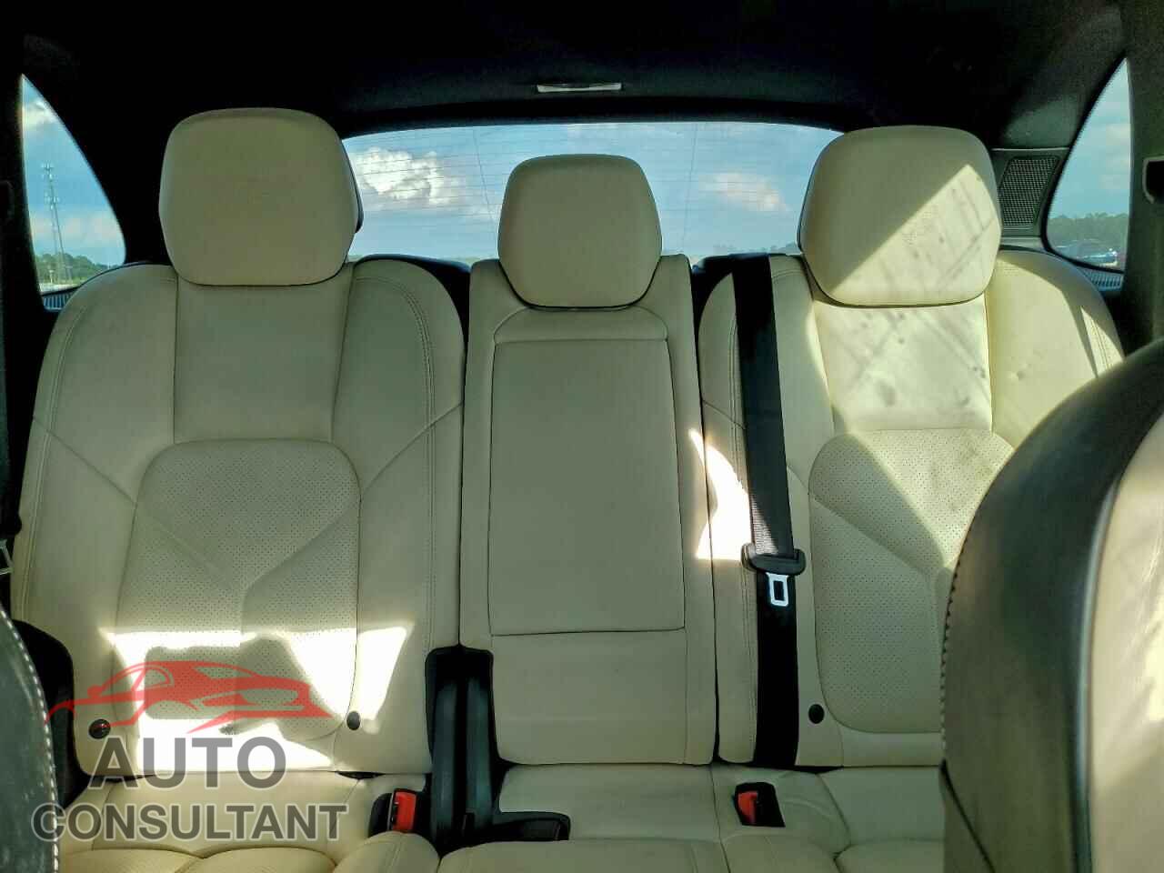 PORSCHE CAYENNE 2017 - WP1AA2A20HKA88043