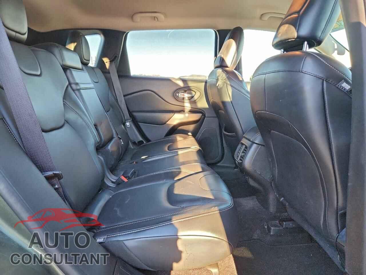 JEEP GRAND CHER 2018 - 1C4PJMDB4JD608905