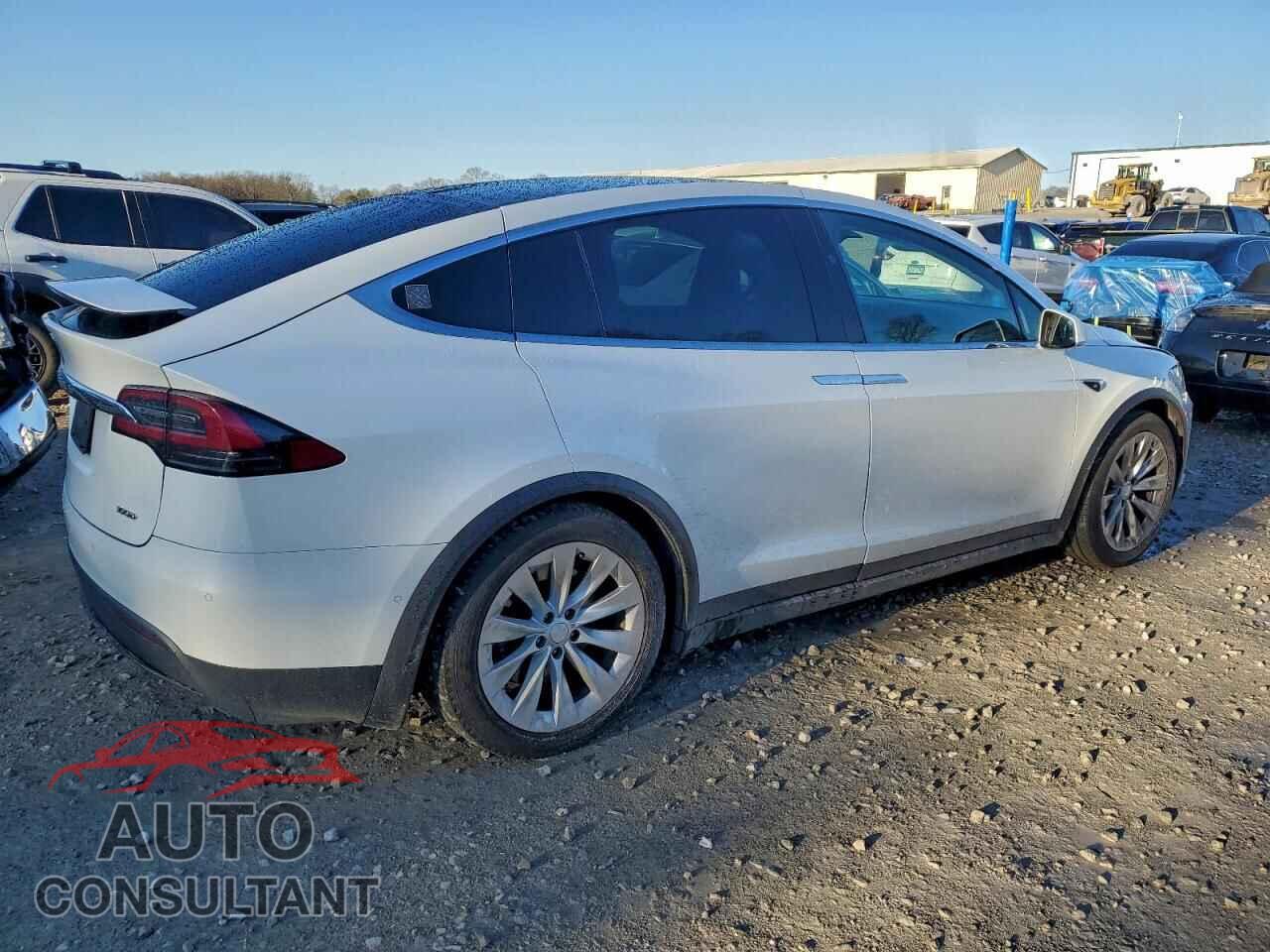 TESLA MODEL X 2018 - 5YJXCBE21JF133753
