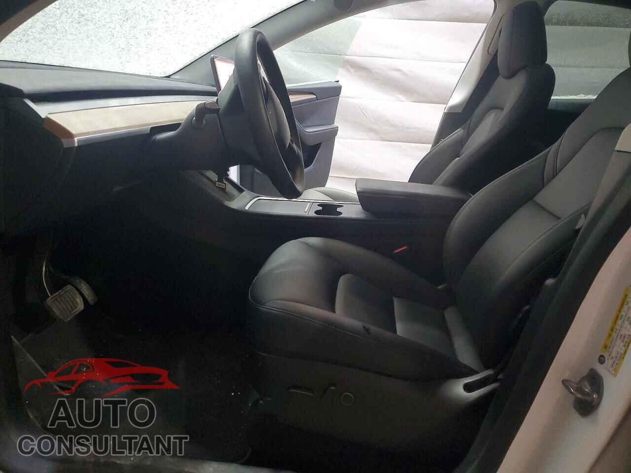 TESLA MODEL Y 2025 - 7SAYGDEE2SA356366