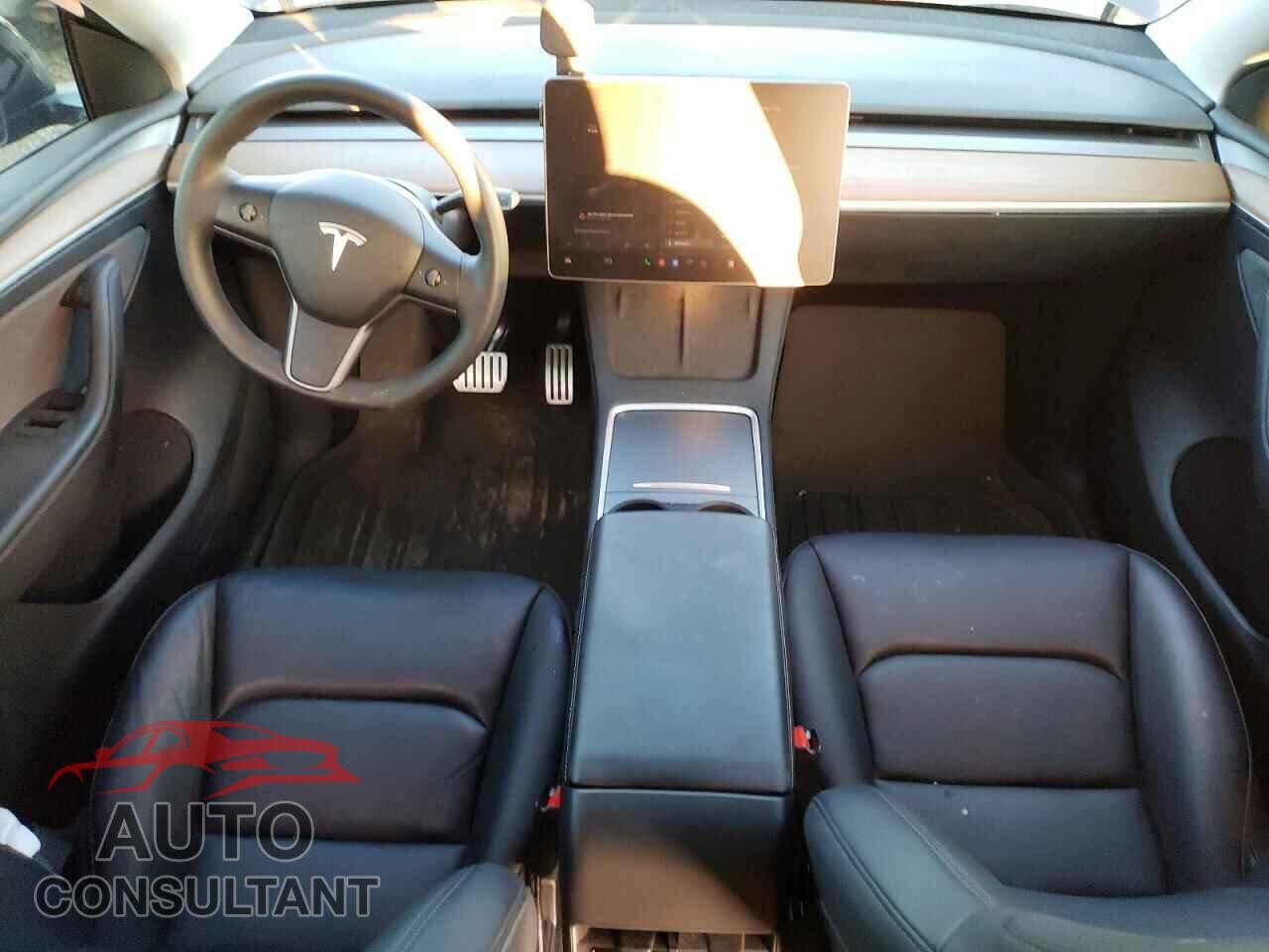 TESLA MODEL Y 2024 - 7SAYGDEF8RF077722