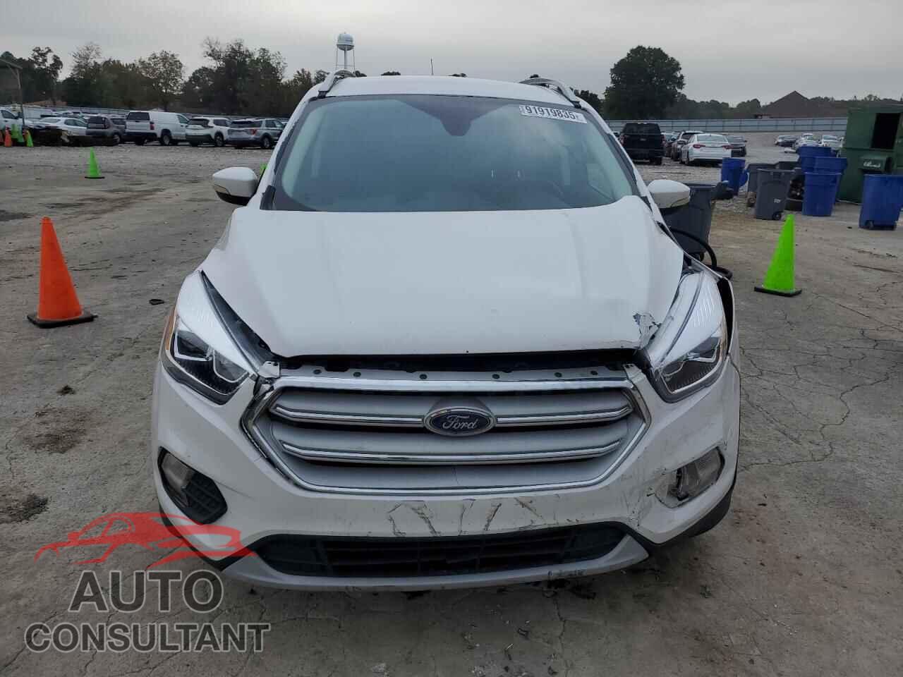 FORD ESCAPE 2017 - 1FMCU0JD2HUC90101