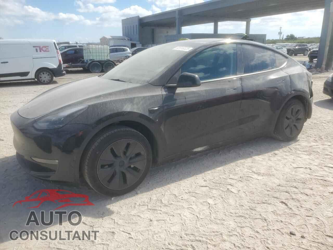 TESLA MODEL Y 2025 - 7SAYGAEE8SF226397