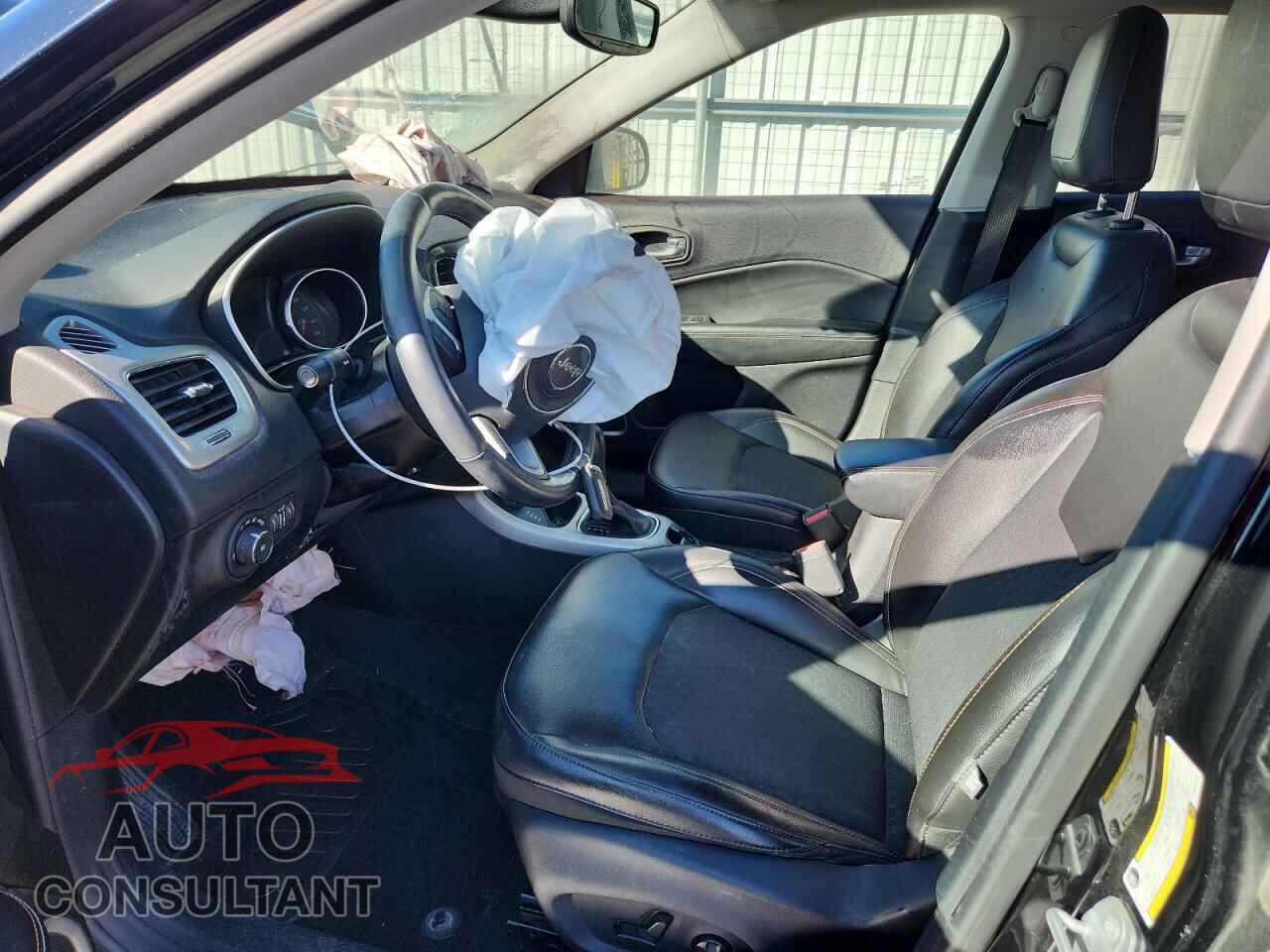 JEEP COMPASS 2018 - 3C4NJDBB1JT239120
