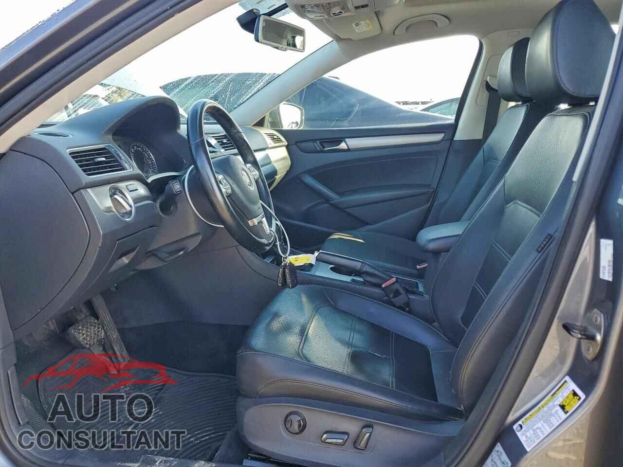 VOLKSWAGEN PASSAT 2014 - 1VWBN7A35EC007220