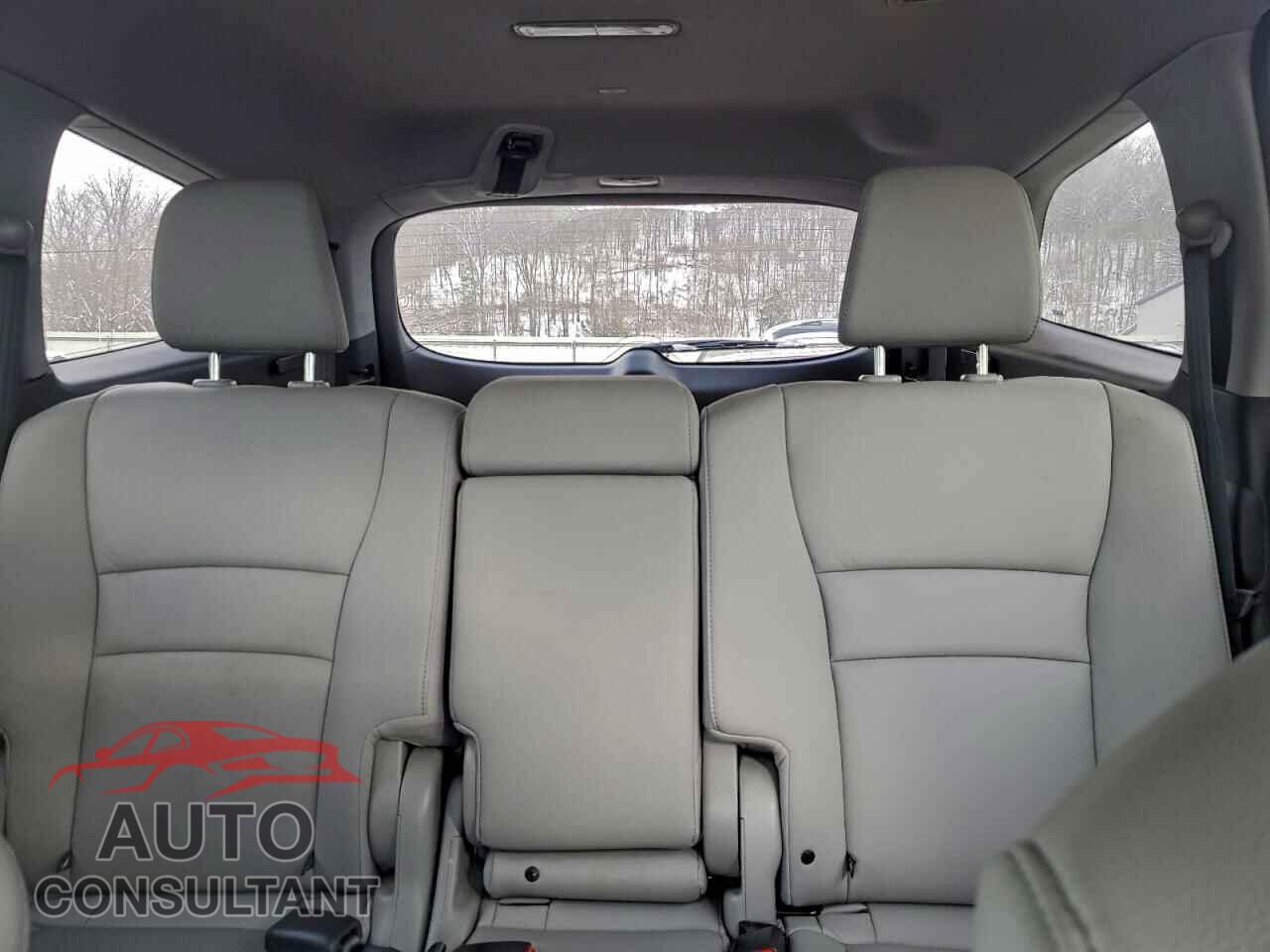 HONDA PILOT 2018 - 5FNYF6H55JB013334