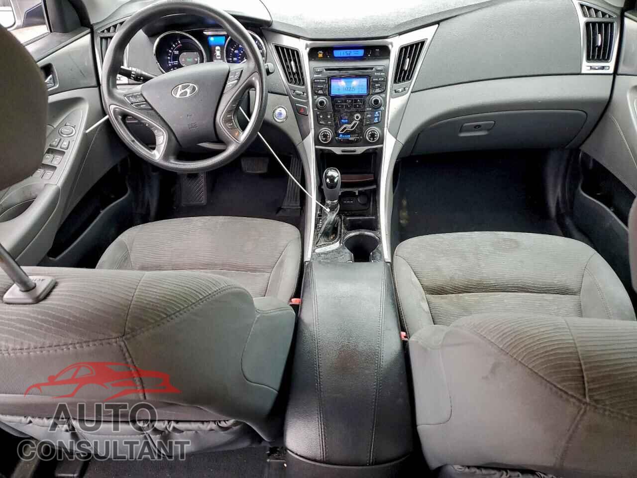 HYUNDAI SONATA 2013 - KMHEC4A42DA065241