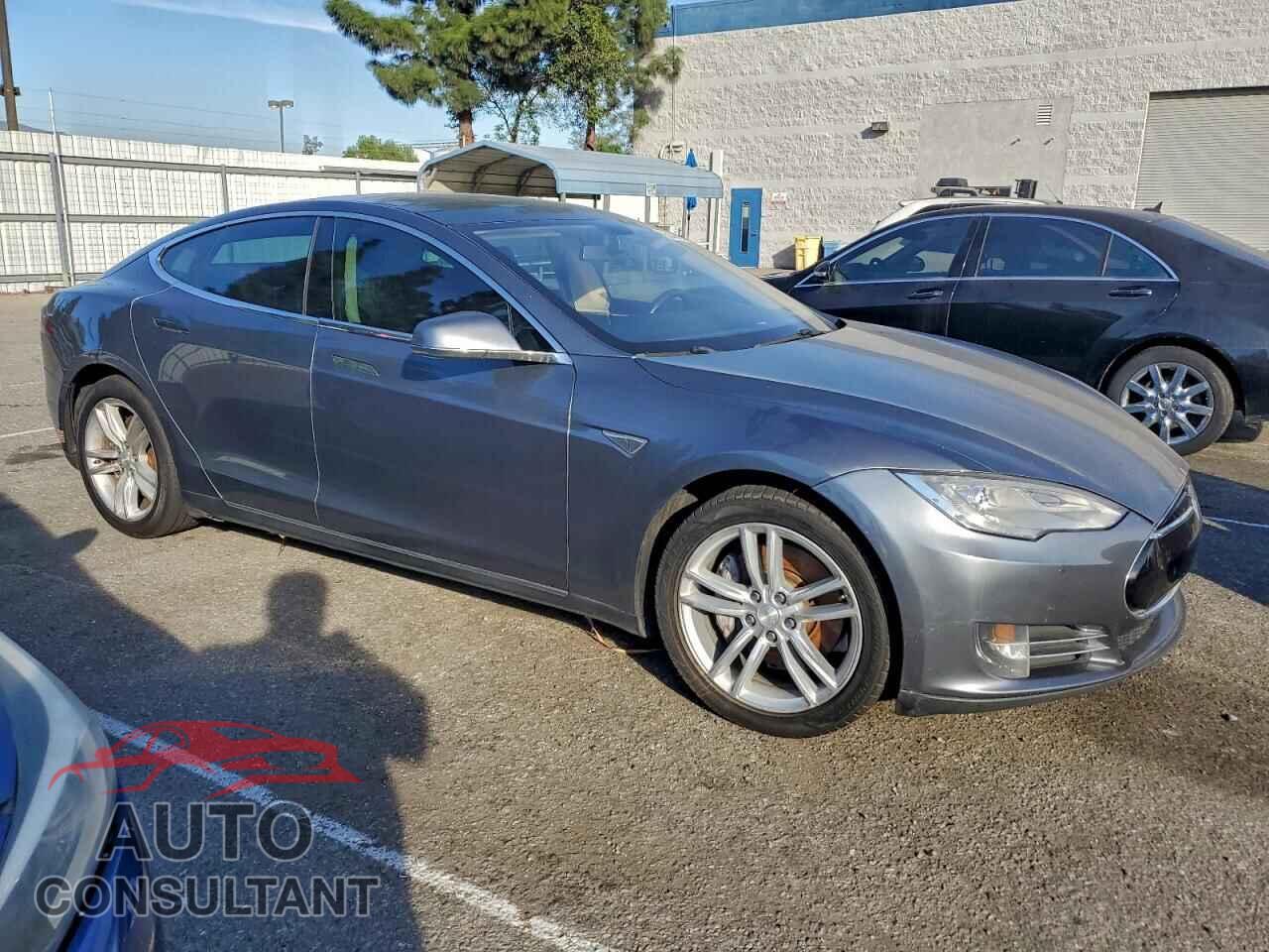 TESLA MODEL S 2014 - 5YJSA1H12EFP44085