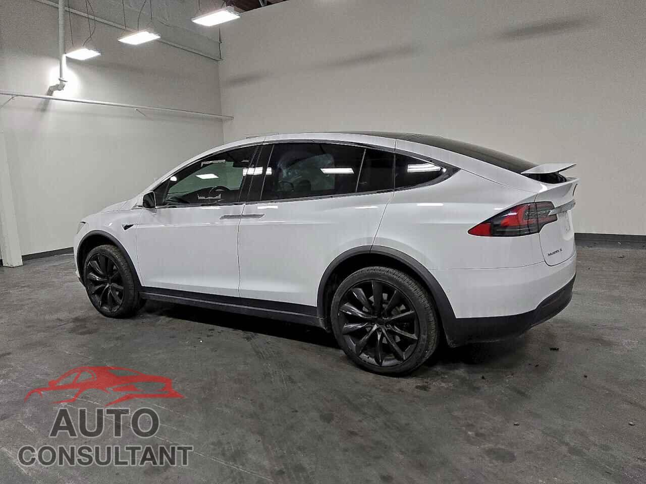 TESLA MODEL X 2018 - 5YJXCBE21JF138919