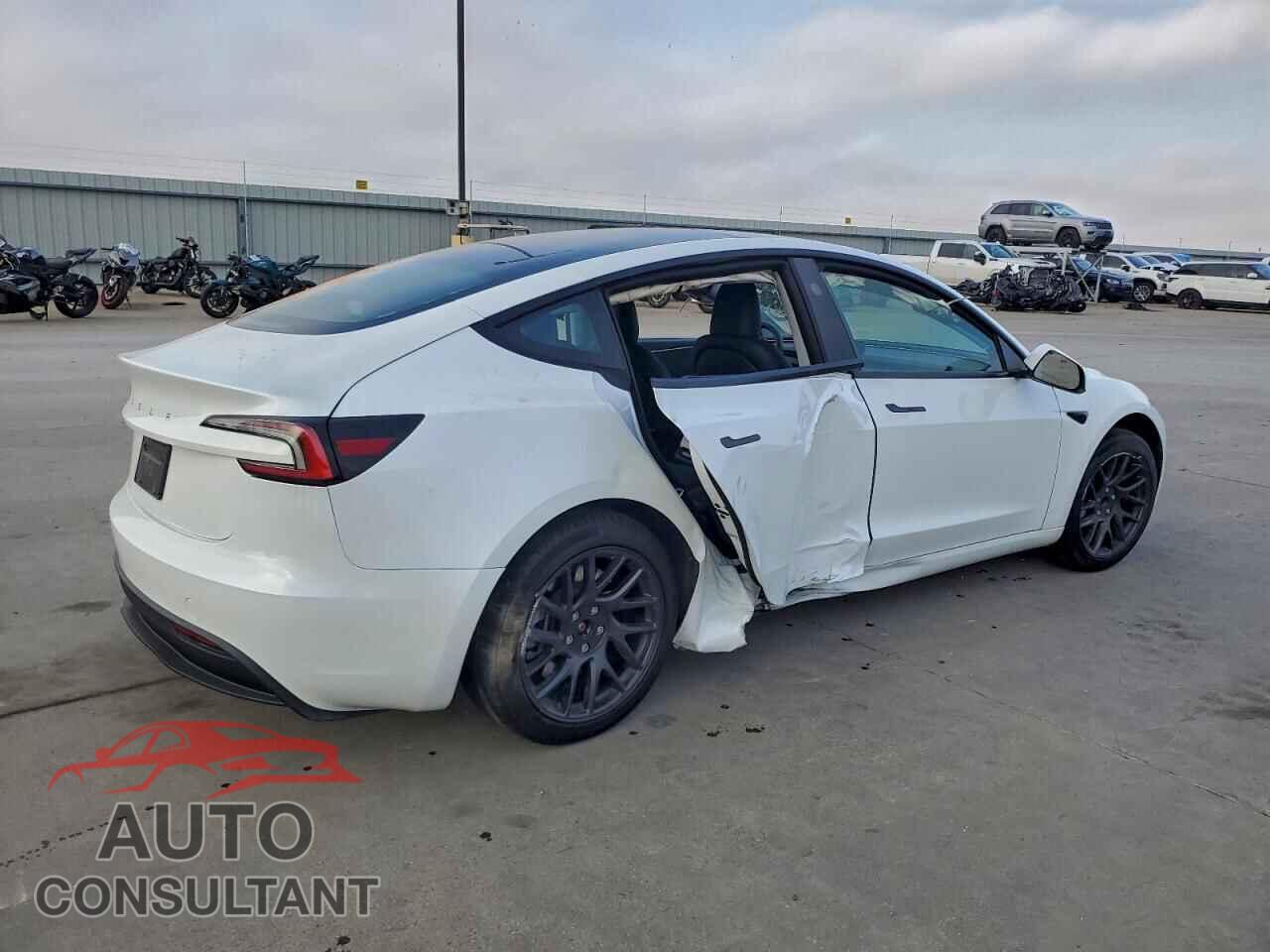 TESLA MODEL 3 2024 - 5YJ3E1EA9RF869877