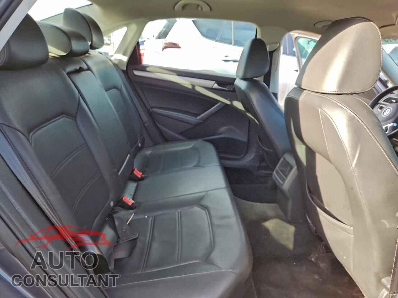 VOLKSWAGEN PASSAT 2014 - 1VWAT7A31EC021908