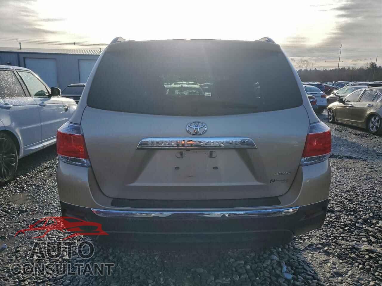 TOYOTA HIGHLANDER 2013 - 5TDBK3EH0DS246830