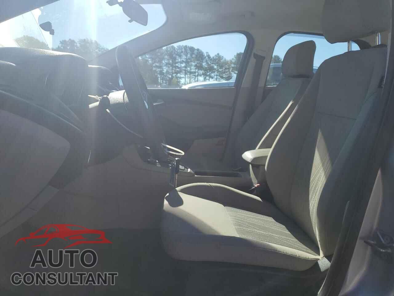FORD FOCUS 2015 - 1FADP3F29FL208821
