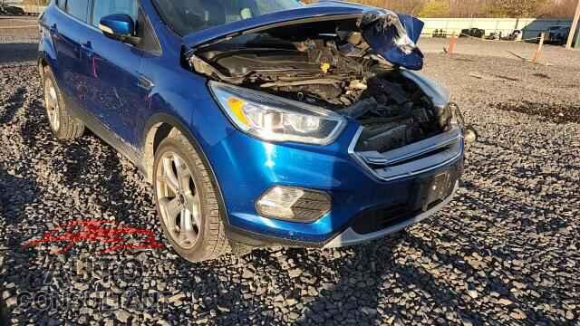 FORD ESCAPE 2017 - 1FMCU9J96HUB97758