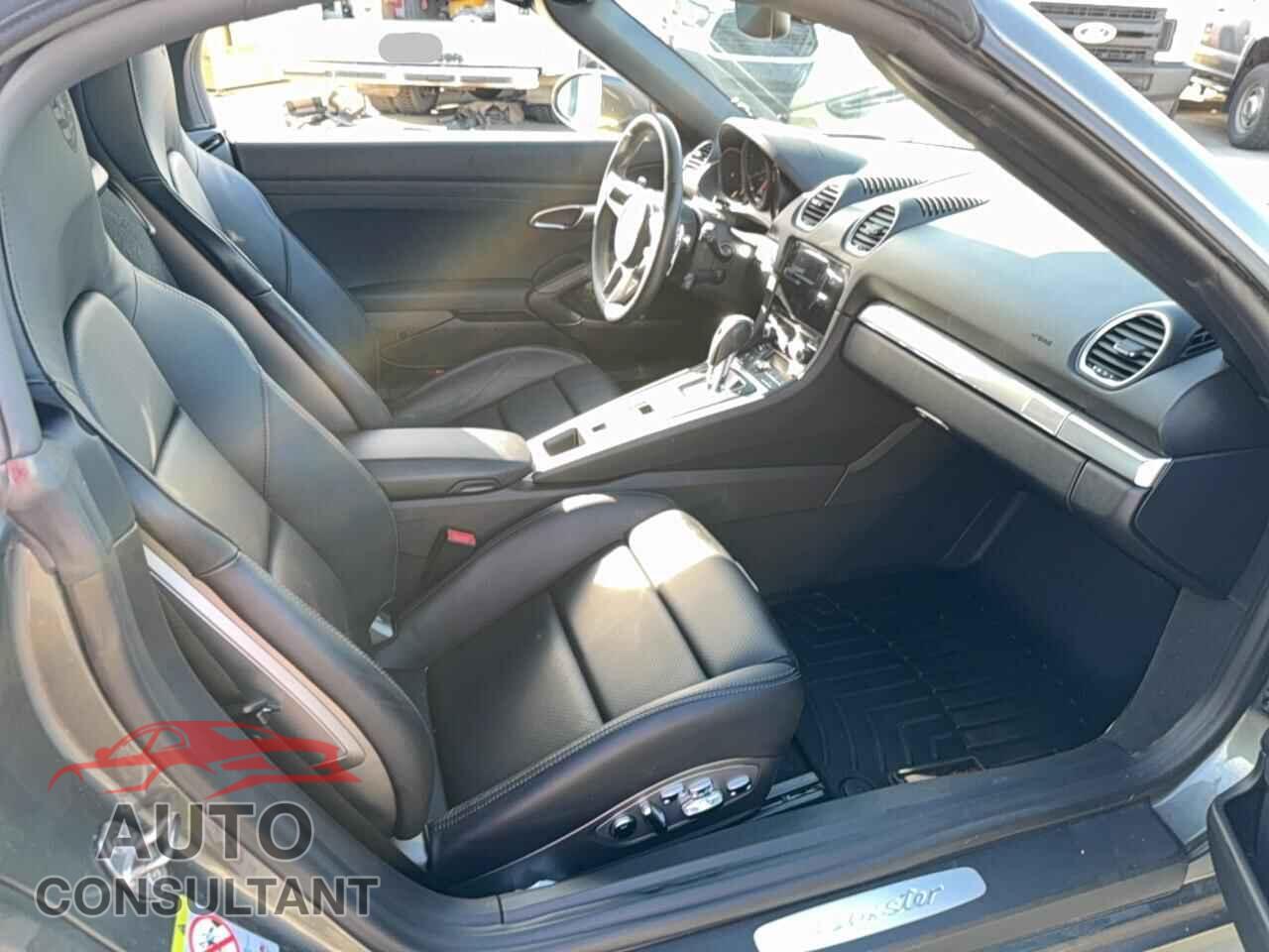 PORSCHE BOXSTER 2024 - WP0CA2A8XRK205210