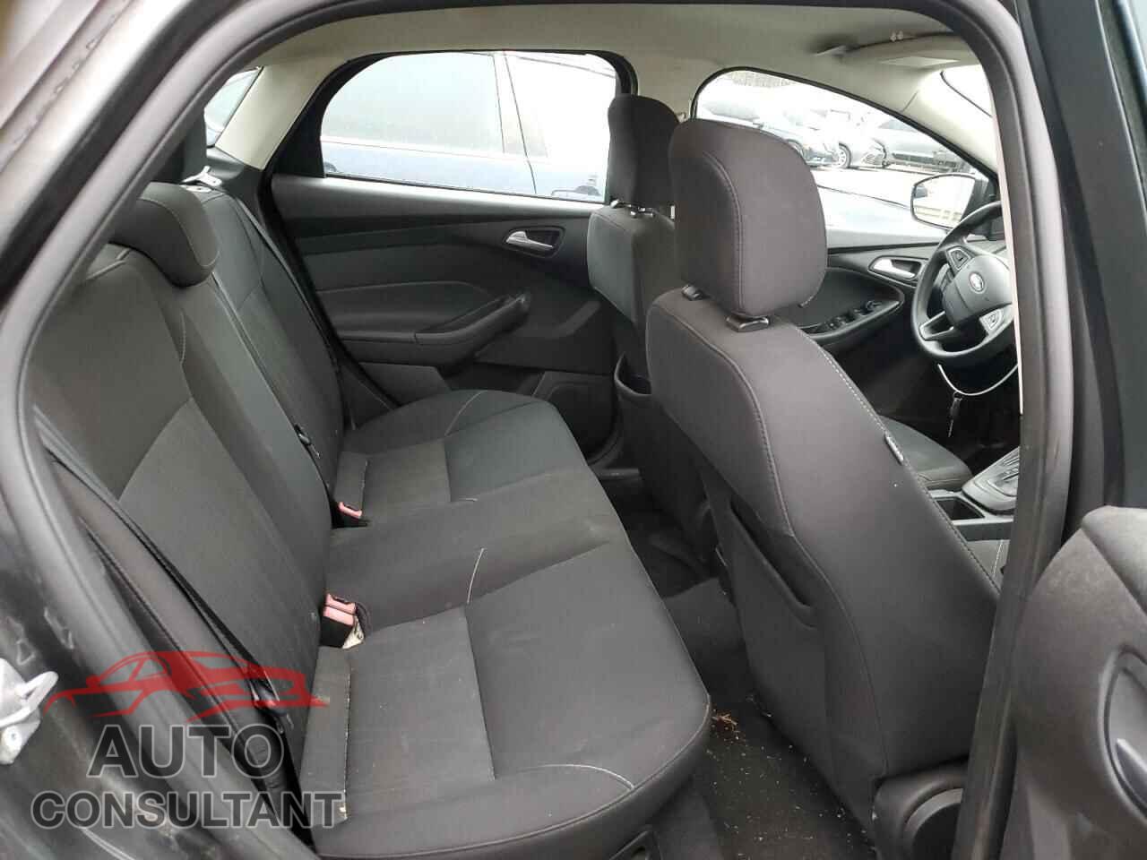 FORD FOCUS 2017 - 1FADP3F22HL211773