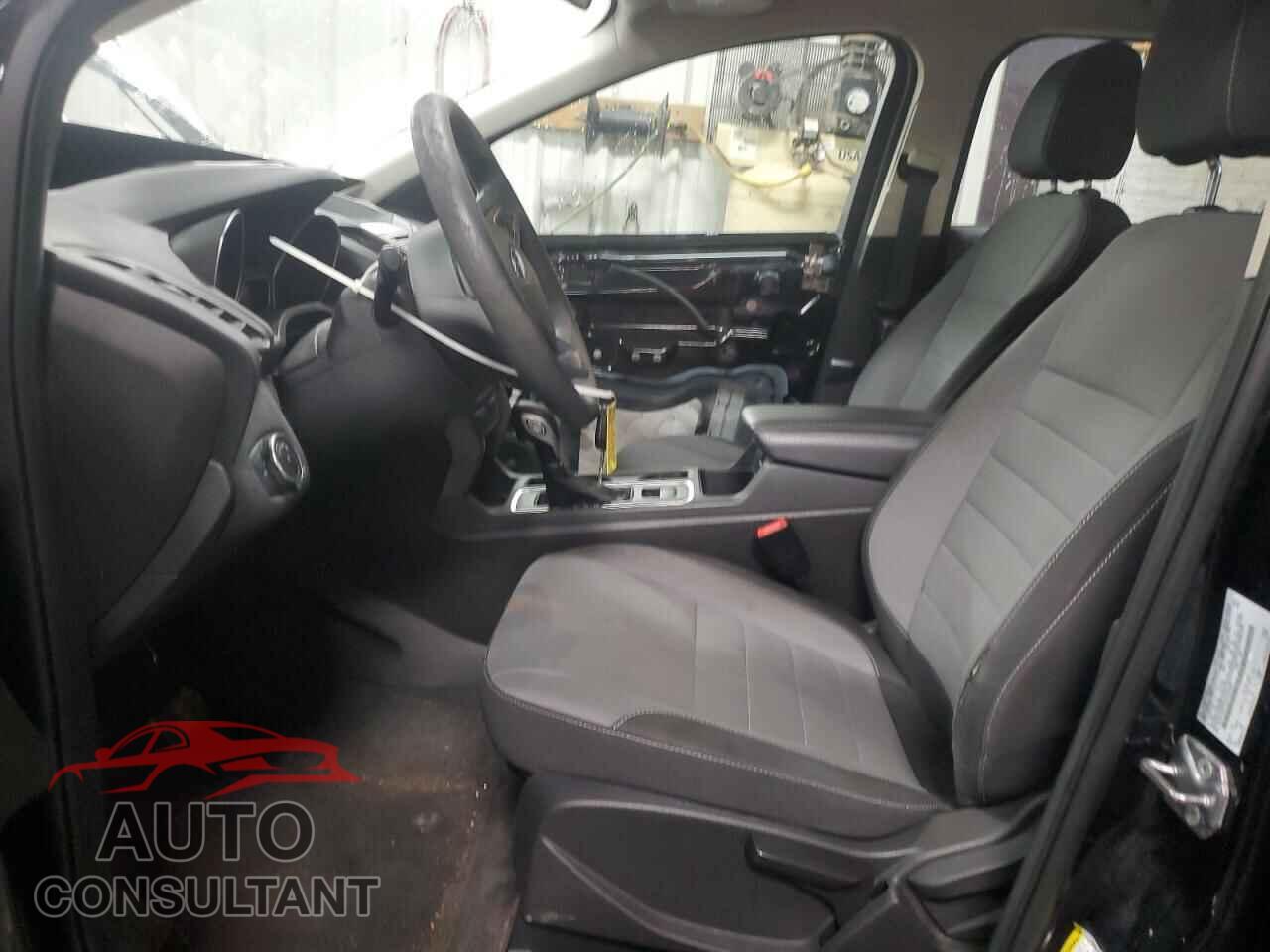 FORD ESCAPE 2017 - 1FMCU0F71HUC83997