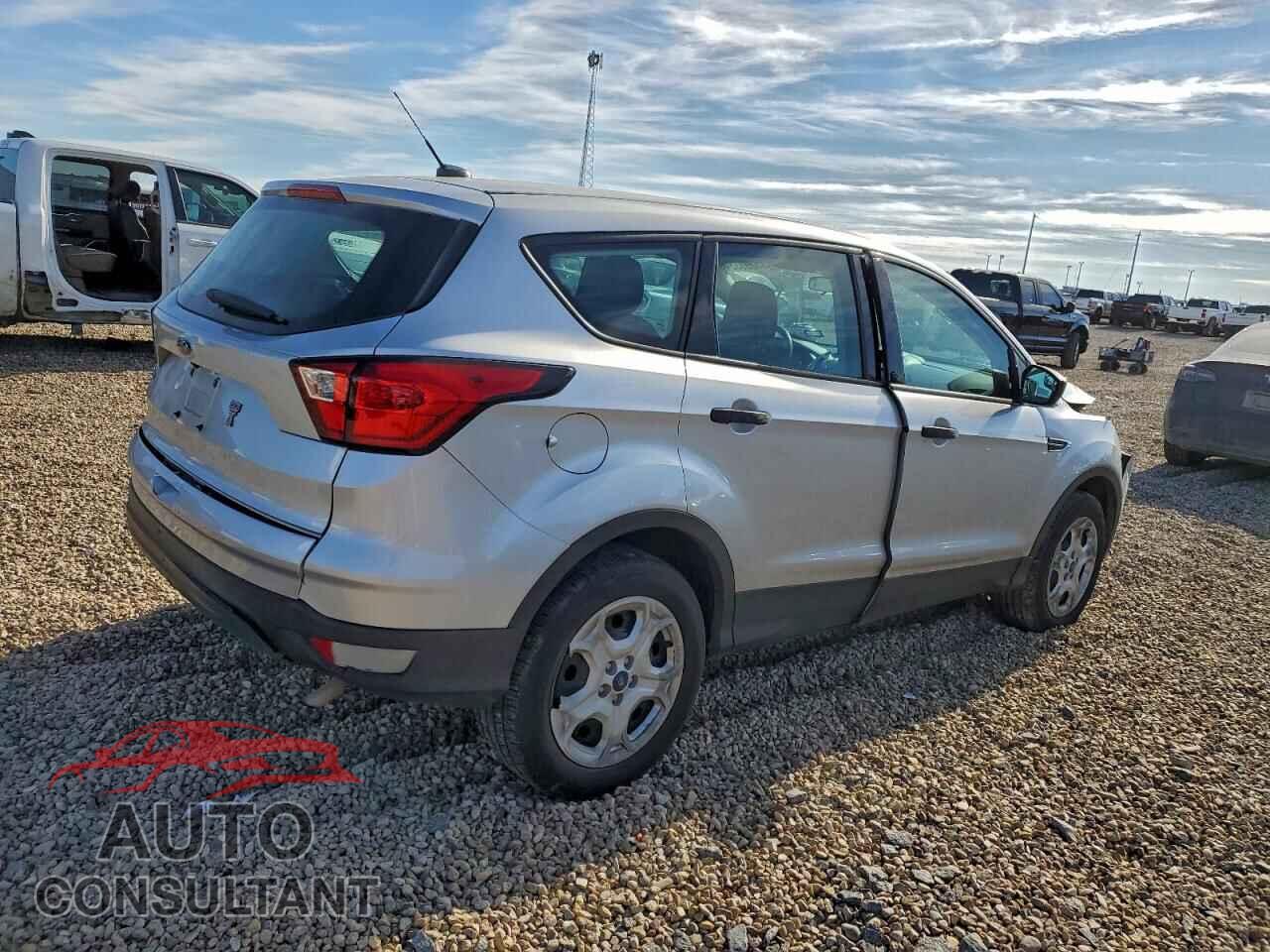 FORD ESCAPE 2019 - 1FMCU0F71KUA36275