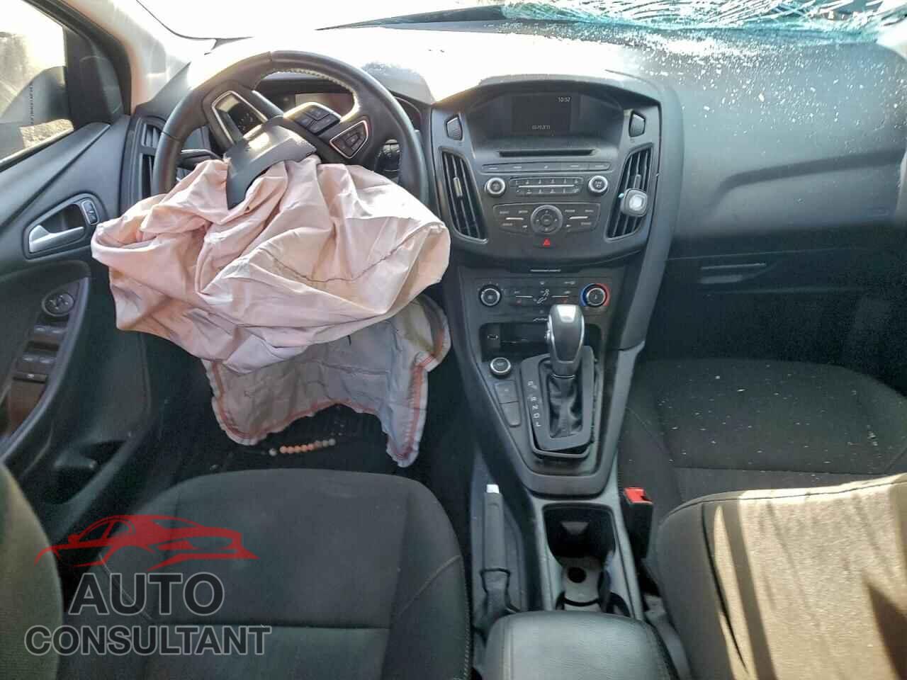 FORD FOCUS 2015 - 1FADP3F20FL286579