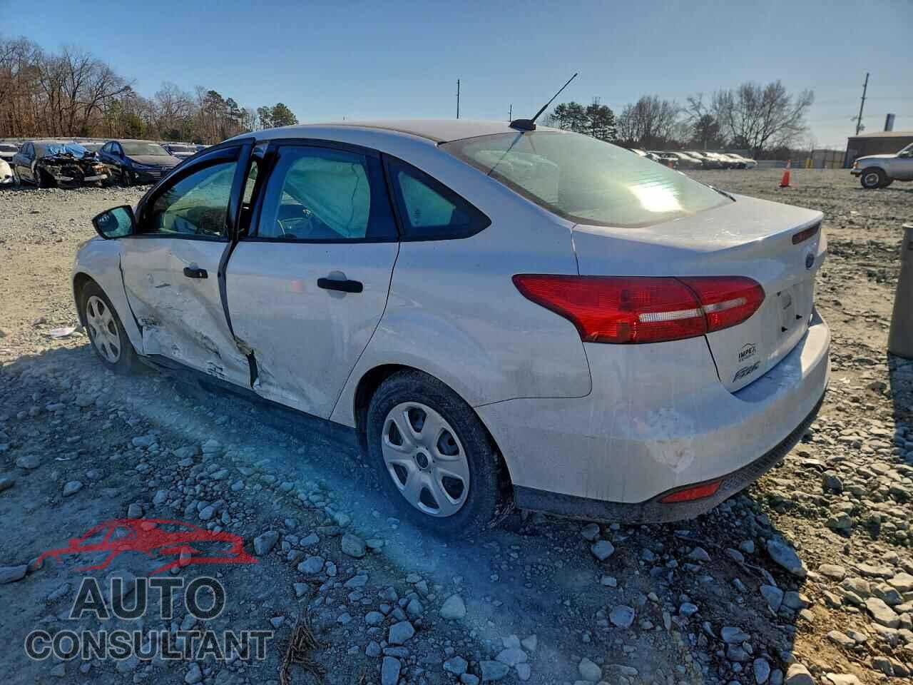 FORD FOCUS 2015 - 1FADP3E26FL362467