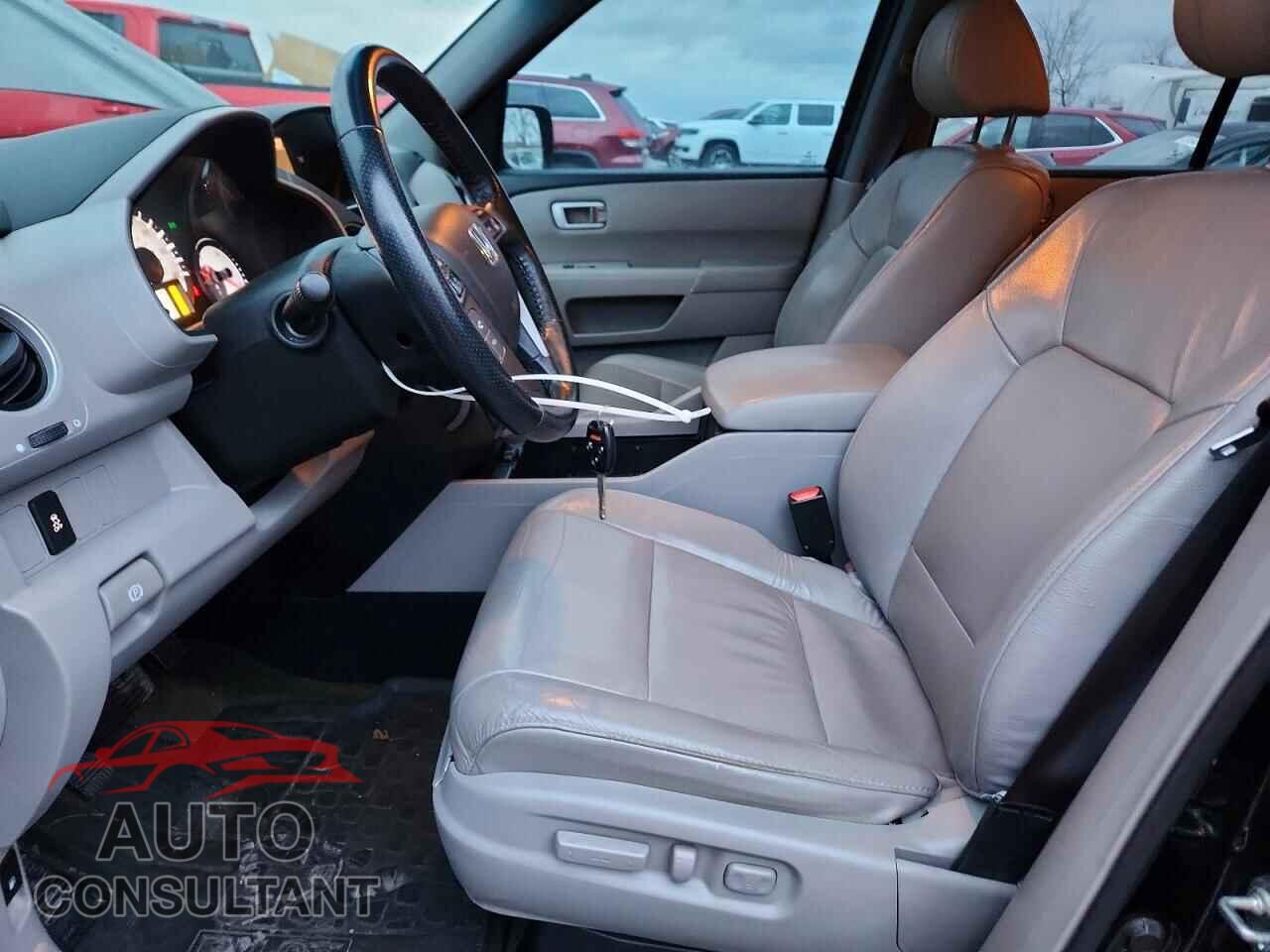 HONDA PILOT 2015 - 5FNYF4H53FB010475