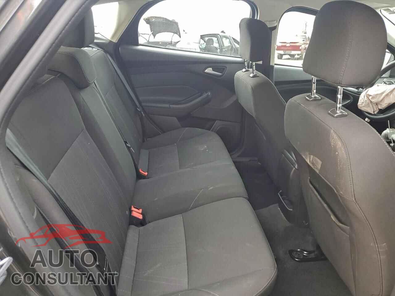 FORD FOCUS 2017 - 1FADP3K25HL292192