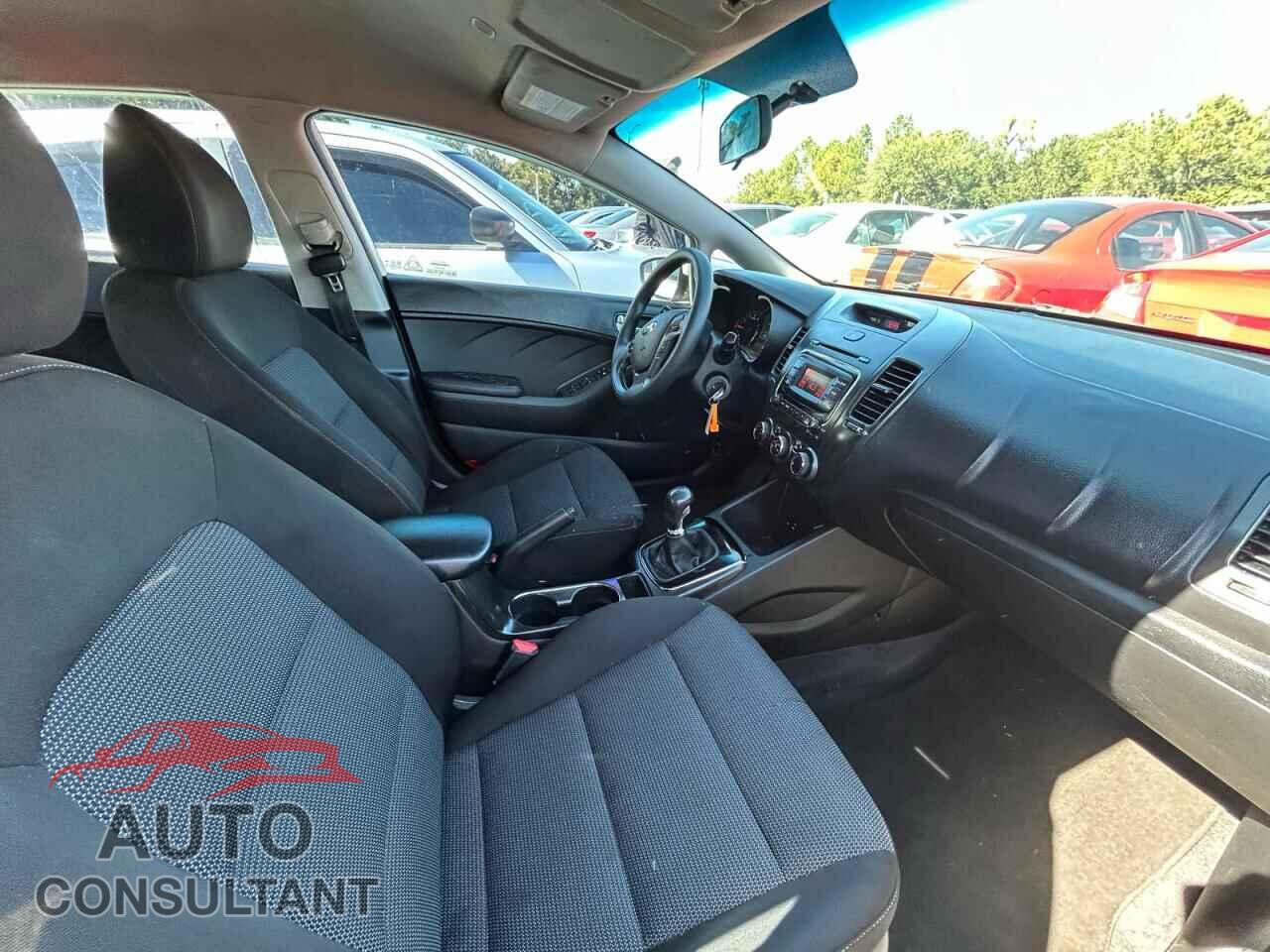 KIA FORTE 2017 - 3KPFK4A74HE037370