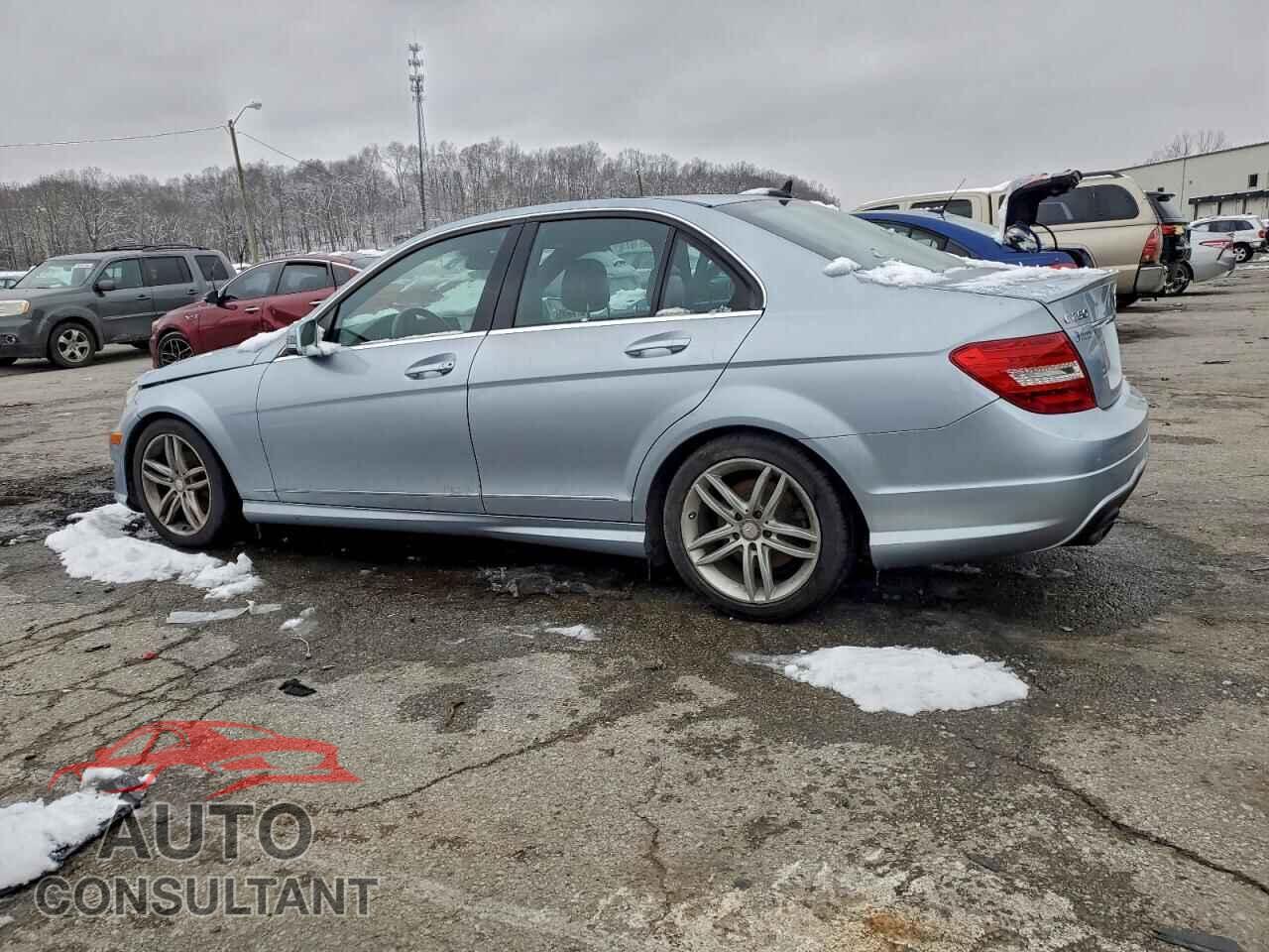 MERCEDES-BENZ C-CLASS 2013 - WDDGF4HB1DA800600