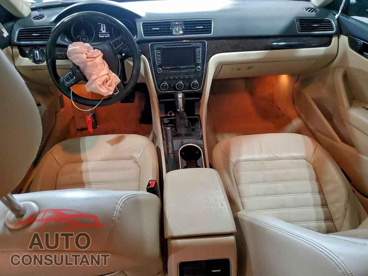 VOLKSWAGEN PASSAT 2014 - 1VWCN7A32EC046318