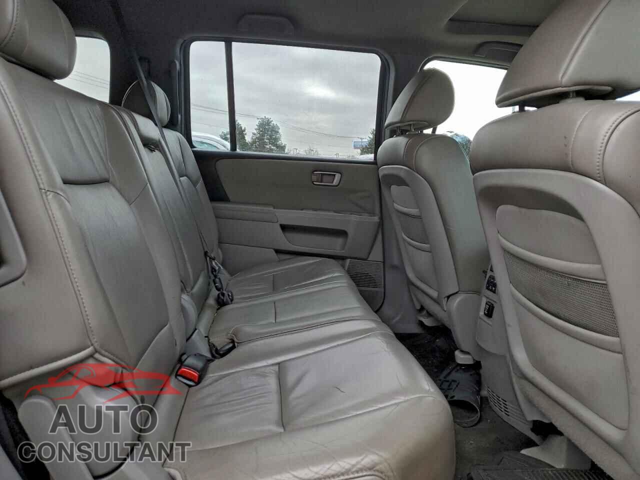 HONDA PILOT 2011 - 5FNYF4H71BB014925