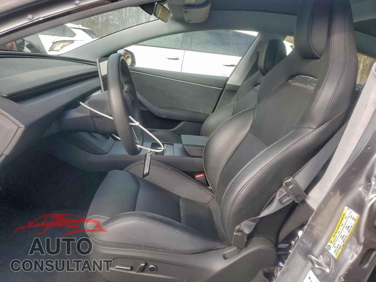 TESLA MODEL 3 2025 - 5YJ3E1ET8SF940512