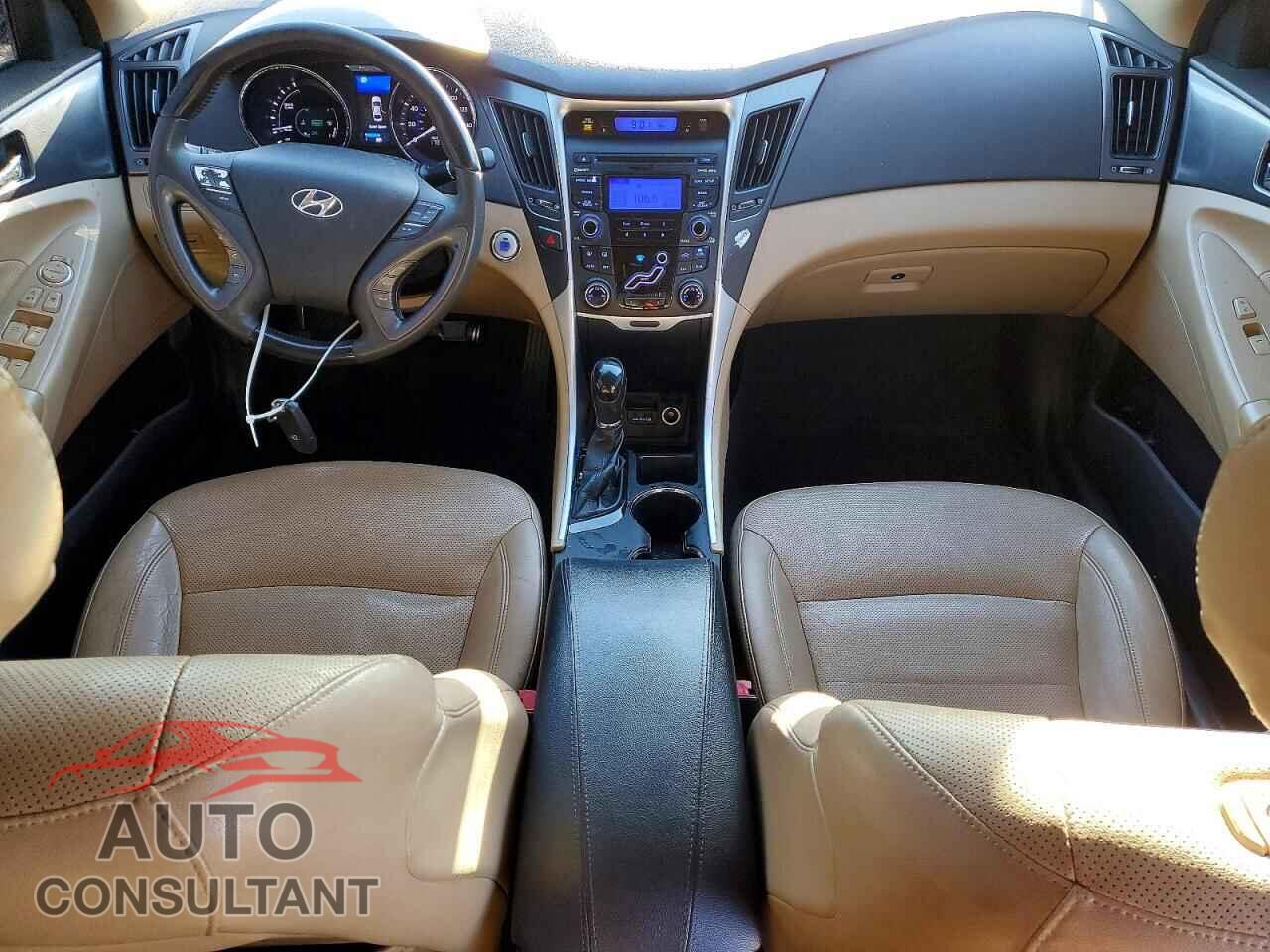 HYUNDAI SONATA 2012 - KMHEC4A49CA033112